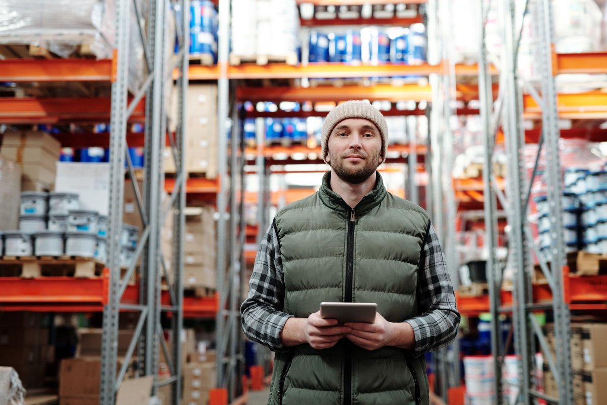 Depósito de una distribuidora con pedidos, remitos y facturación gestionados de forma automática